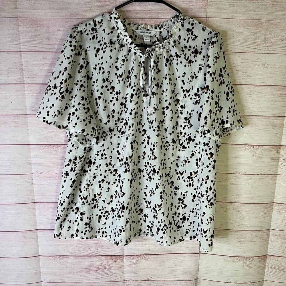 Nine West Animal Print Colors Tie Front Ruffle Neck Blouse Size XL
